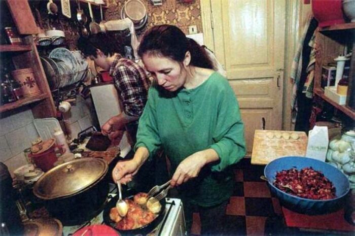 Праздничные блюда в процессе приготовления