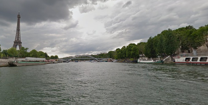 Вид на мост Дебийи со стороны моста Альма (Passerelle Debilly)