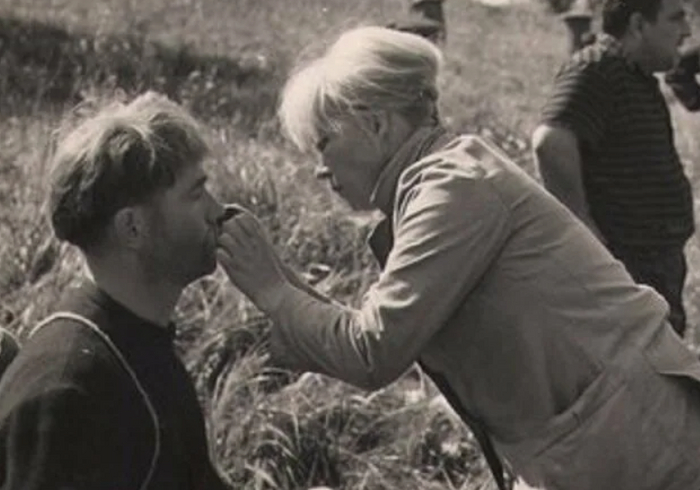 И усы ненастоящие...