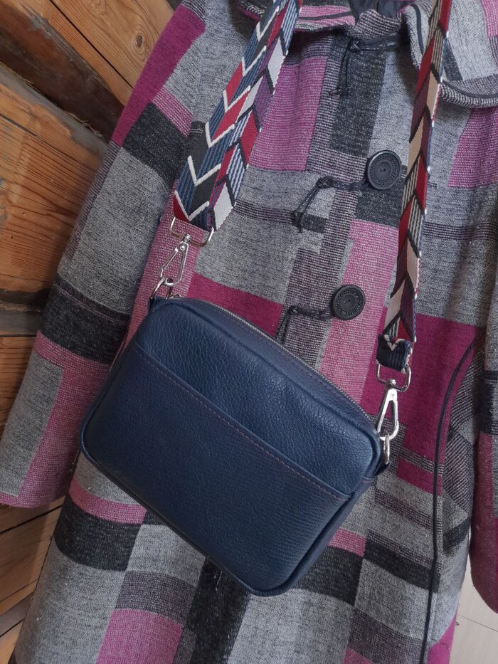 Сзади кармашек