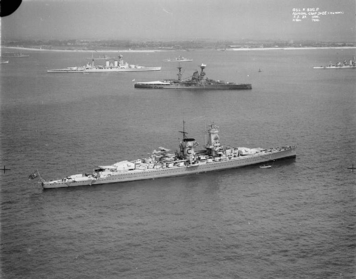         VI,  1937 .       Admiral Graf Spee,     HMS Resolution.       HMS Hood
