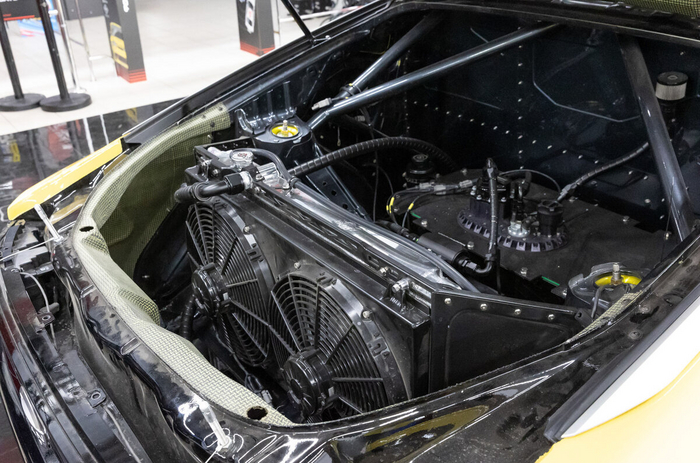 Nissan Z    ,   55% ( )  45% ( ).