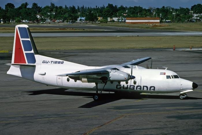 Всего компания Cubana приобрела у Aviaco восемь Fokker F27 Friendships в 1994 году. Этот экземпляр, CU-T1282 (серийный номер 10421), будет одним из первых, снятых с эксплуатации и в ноябре 1996 года он еще будет находиться на хранении.