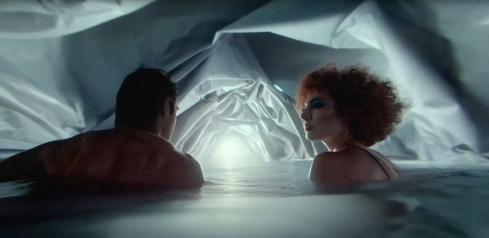 Без динамики сцены смотрятся откровенно странно