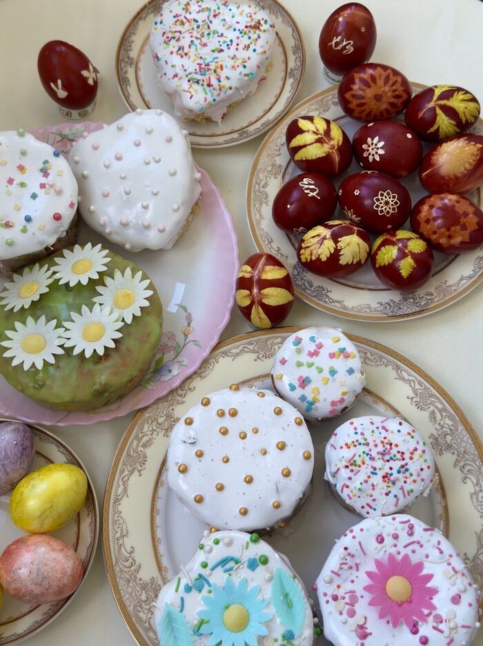 Еще и куличиков напекли