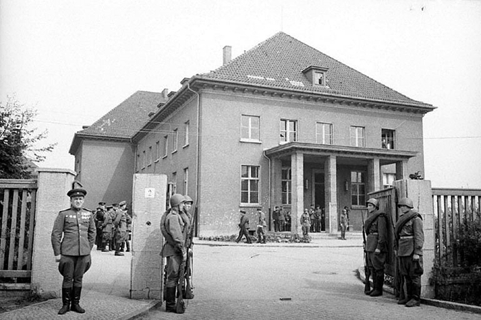 ������ ��������� ������-����������� ������� � ��������� ������� - �����������, � ������� ����������� ��������� ���������� ���� � �������������� ����������� ��������.