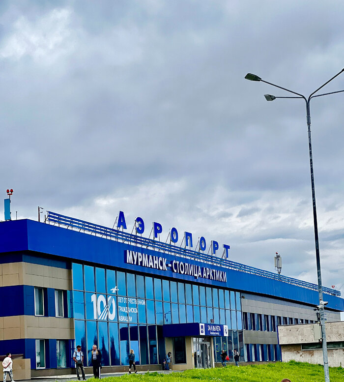 Небольшой аэропорт, а когда попадаешь в зону выдачи багажа, то вообще больше похож больницу)