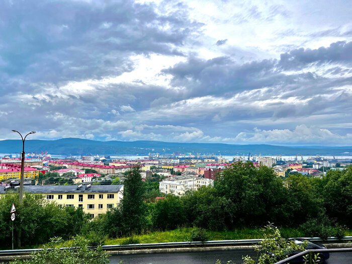 Надо отметить тут очень много неба)