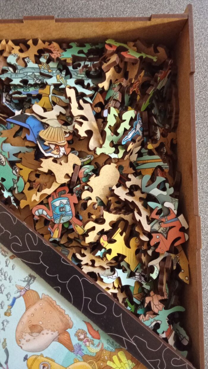 Элементы прикольные и деревом пахнет, аж с ног сбивает.