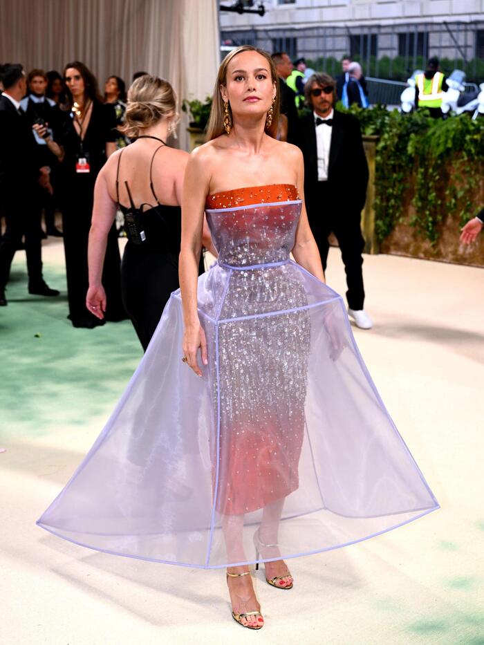 <!--noindex--><a href="https://pikabu.ru/story/met_gala_2024_obzor_trendov_kak_skazhutsya_v_brenddizayne_11405761?u=https%3A%2F%2Fwww.marieclaire.ru%2Fmoda%2Fmet-gala-2024-vse-modnye-obrazy-bala-instituta-kostyuma%2F&t=https%3A%2F%2Fwww.marieclaire.ru%2Fmoda%2Fmet-gala-2024-vse-modnye-obr...&h=4cde258dd0e117d6e6ca3701c7fee5148054ac87" title="https://www.marieclaire.ru/moda/met-gala-2024-vse-modnye-obrazy-bala-instituta-kostyuma/" target="_blank" rel="nofollow noopener">https://www.marieclaire.ru/moda/met-gala-2024-vse-modnye-obr...</a><!--/noindex-->