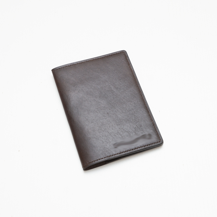 Обложка именная, инициалы затер, пока ее не вручили хозяину.