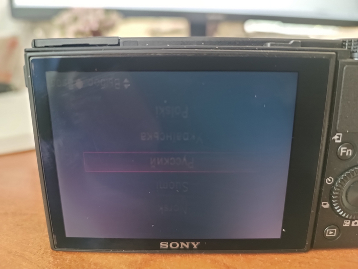 дисплей вверх ногами и еле светится