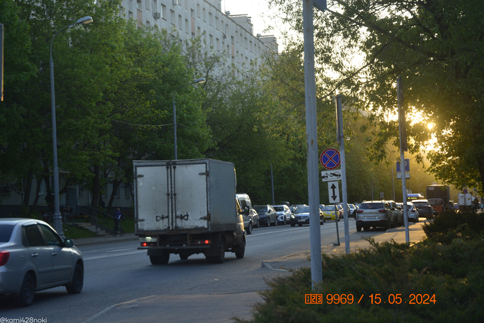 Уезжает Газелька в закат...