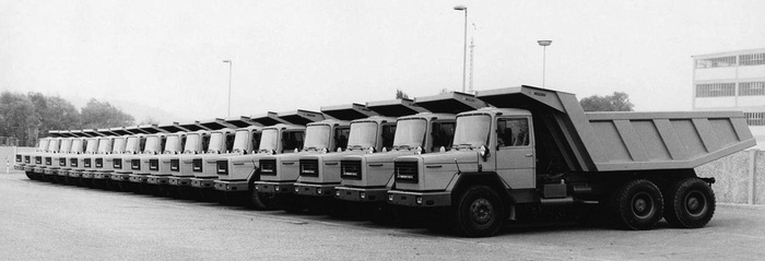 Партия Magirus-Deutz 290 D 26 K на товарном дворе завода Ульм-Донауталь, лето 1974 года.