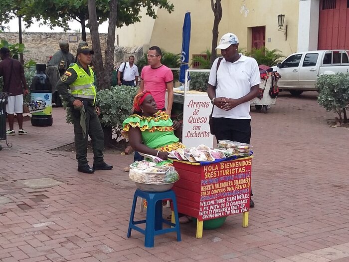 Паленкеро. Хочет денежку за фото, но я, признаться, сделала исподтишка. Мне должно быть стыдно?