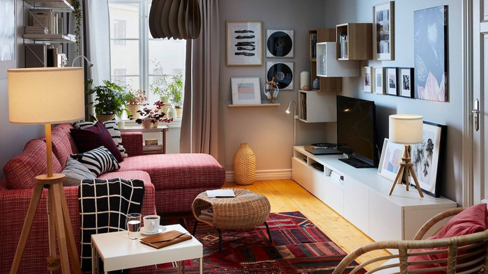 Подходящий интерьер: много мелочей, личных деталей, заполненные стены.