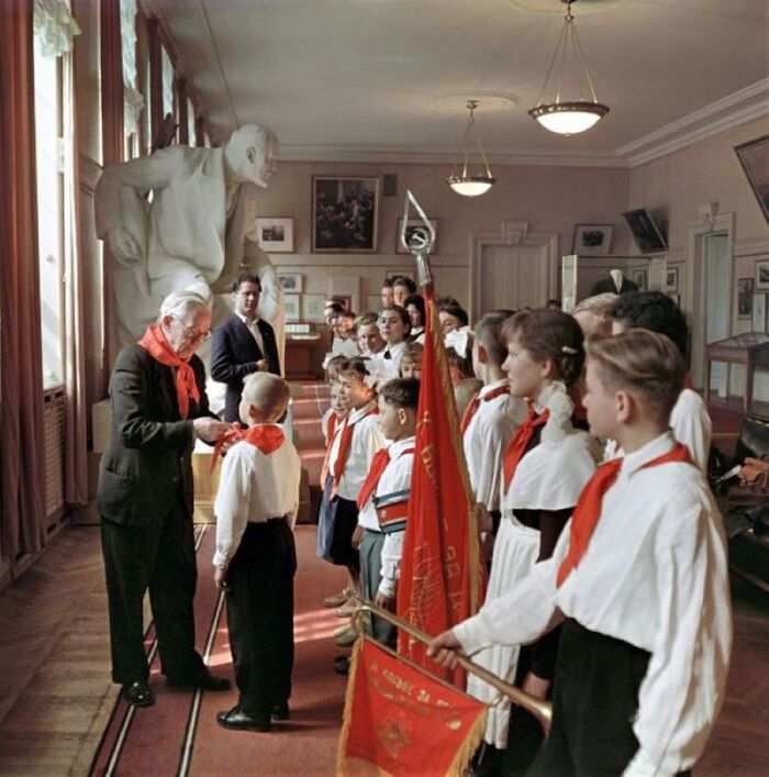 Прием в пионеры в филиале Центрального музея В. И. Ленина, 1964