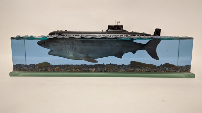 Работа в стиле фэнтези. Надводная часть самая большая в мире Атомная подводная лодка проекта 941 "Акула". Под водой, как продолжение, большая белая акула. Дно из натуральной гранитной крошки.