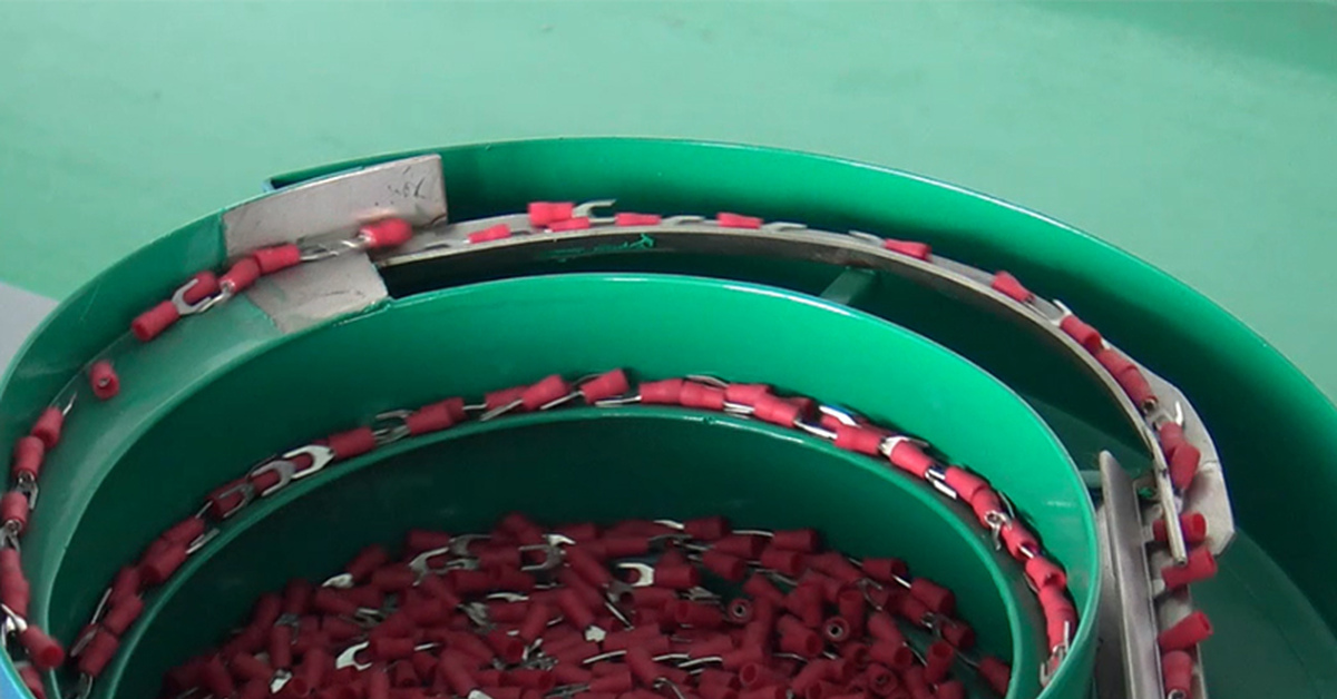 Подающий лоток с клеммами, автоматическая обжимка клемм | Пикабу