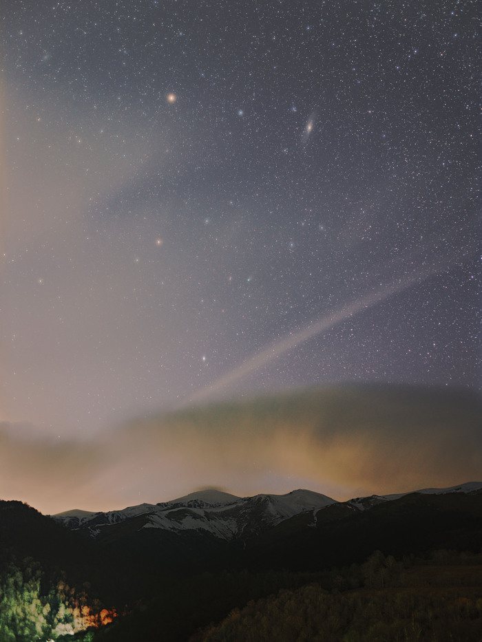 Nikon D600, Nikkor 50mm, f/2.4, ISO 1600, 50 кадров по 6 сек. Думаю, на этом фото, вы сможете отождествить объекты уже без подсказок