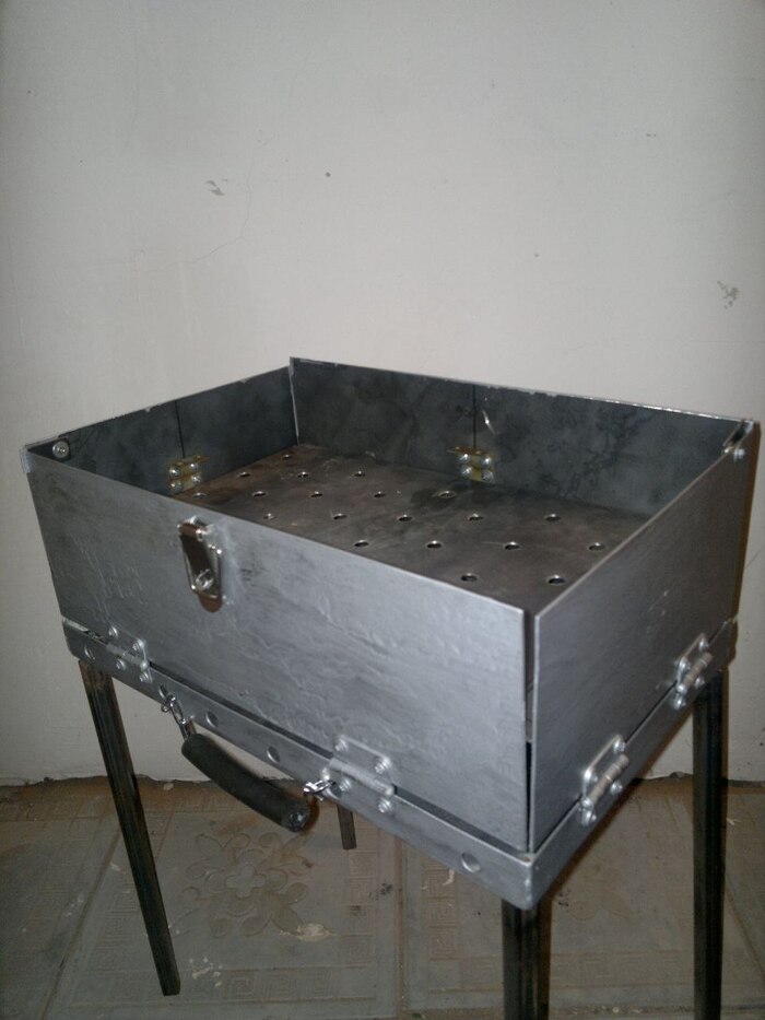 (Первый образец) Ремешок из обычной цепи для собаки и трубки от газа. Покрыт термостойкой эмалью и вес 5кг. Легко помещается в Армейский Вещ мешок советского образца.