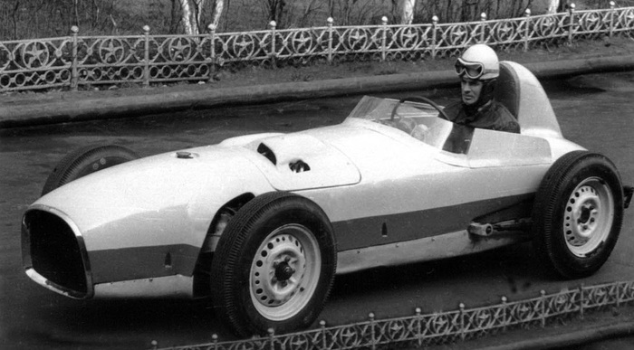 Единственный формульный автомобиль МЗМА с передним мотором — «Москвич-Г3».