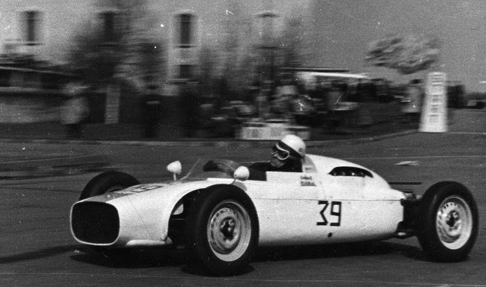 «Москвич-Г4» под управлением Ю. Чвирова