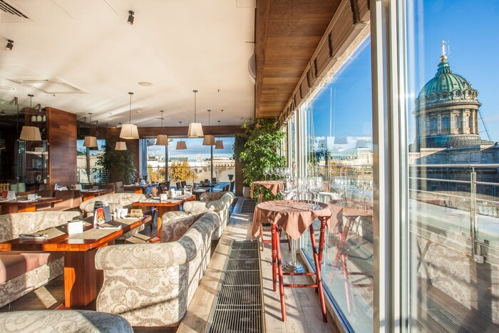 Ресторан с видом на достопримечательности