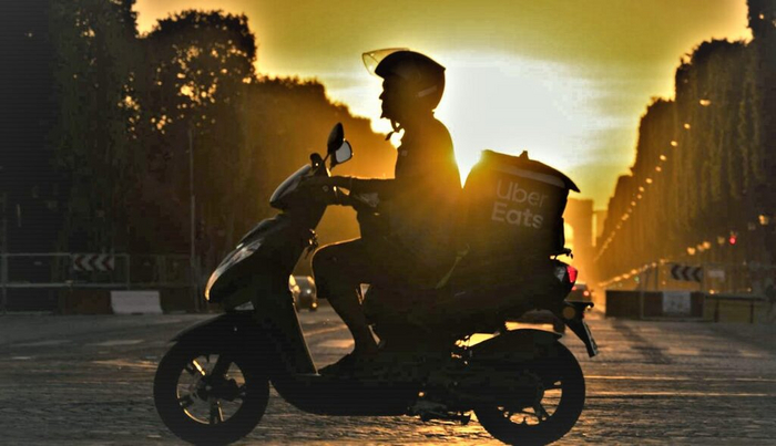 UberEats UK будет использовать для доставки электрические мопеды Blitz (Фото: Pexels)