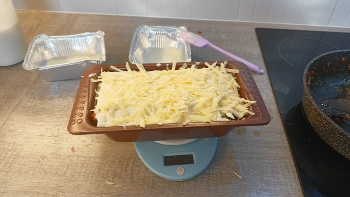 Тут видно ещё две маленькие формы для заморозки