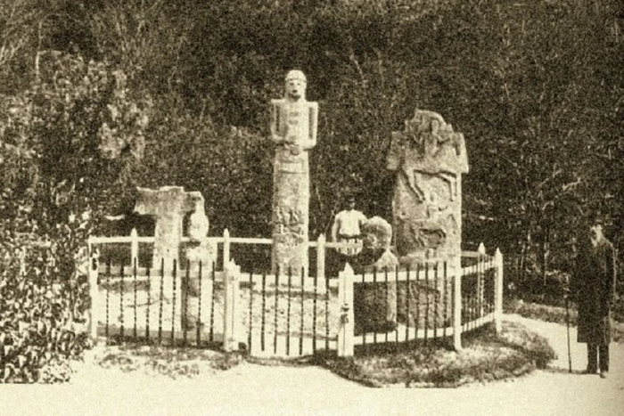 До 1881 года изваяние было главной частью курортной выставки древностей под открытым небом в Пятигорском Цветнике. Фото: архив "КП".