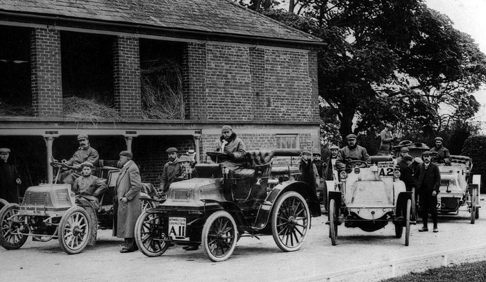  -   Daimler 12 HP (  -11)       1000&#x2011; ,   , 1900 .