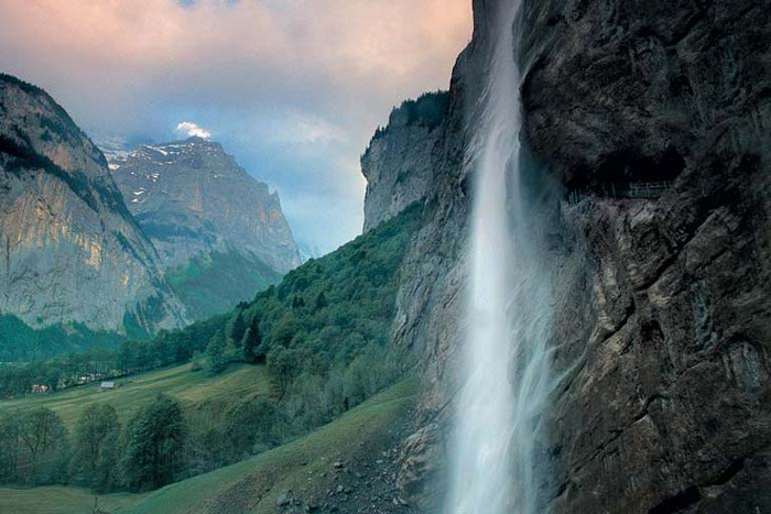         .  ,   ,      ( 300 ).