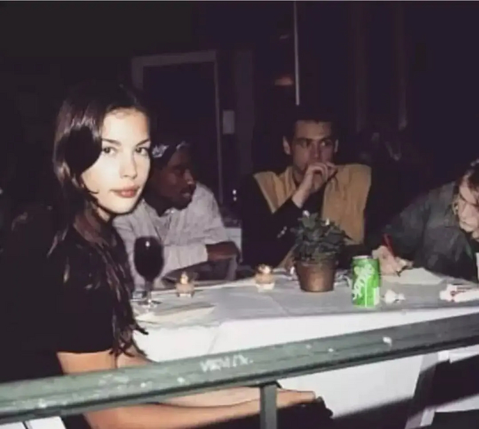 ����: <a href="https://pikabu.ru/story/pravdivo_li_sovmestnoe_foto_dzhima_kerri_i_tupaka_shakura_11461995?u=https%3A%2F%2Fwww.instagram.com%2Fp%2FCnssll0JF-9%2F&t=%40_vemix_&h=b07b0144c9a066f317792c180fbd60099b4ced7c" title="https://www.instagram.com/p/Cnssll0JF-9/" target="_blank" rel="nofollow noopener">@_vemix_</a> (Instagram)