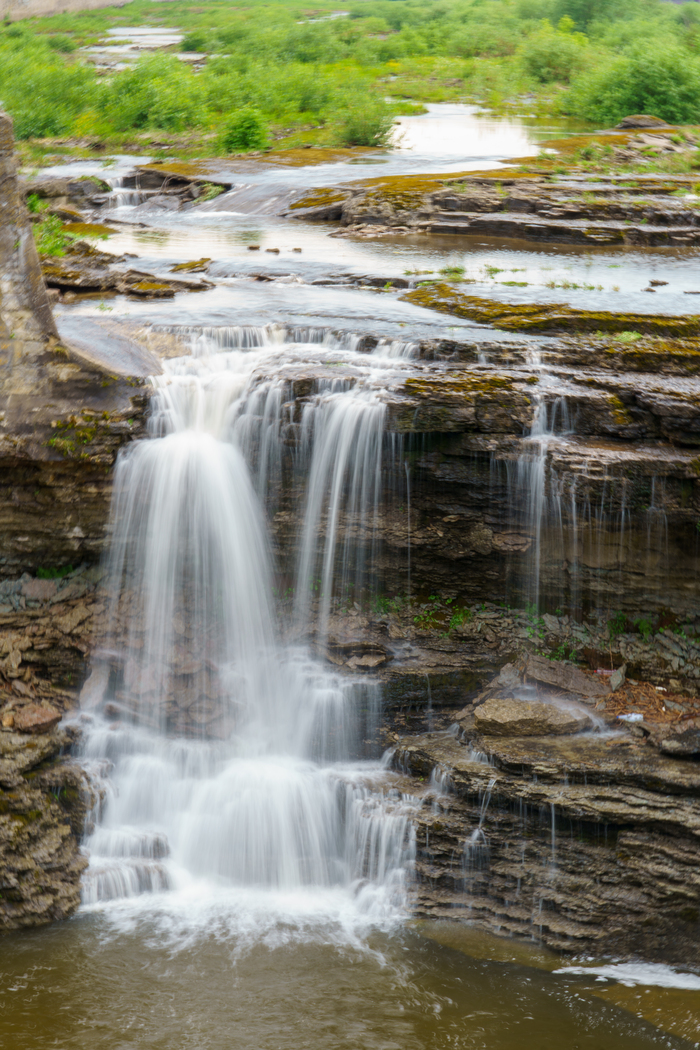 Снимал всё с руки без штатива, в камере стабилизации матрицы нет