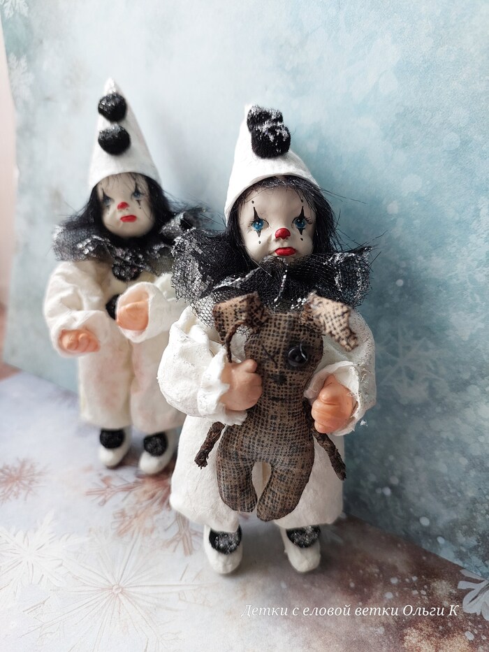 13 см. Материалы - вата, лицо - гипс. Роспись акриловыми красками.