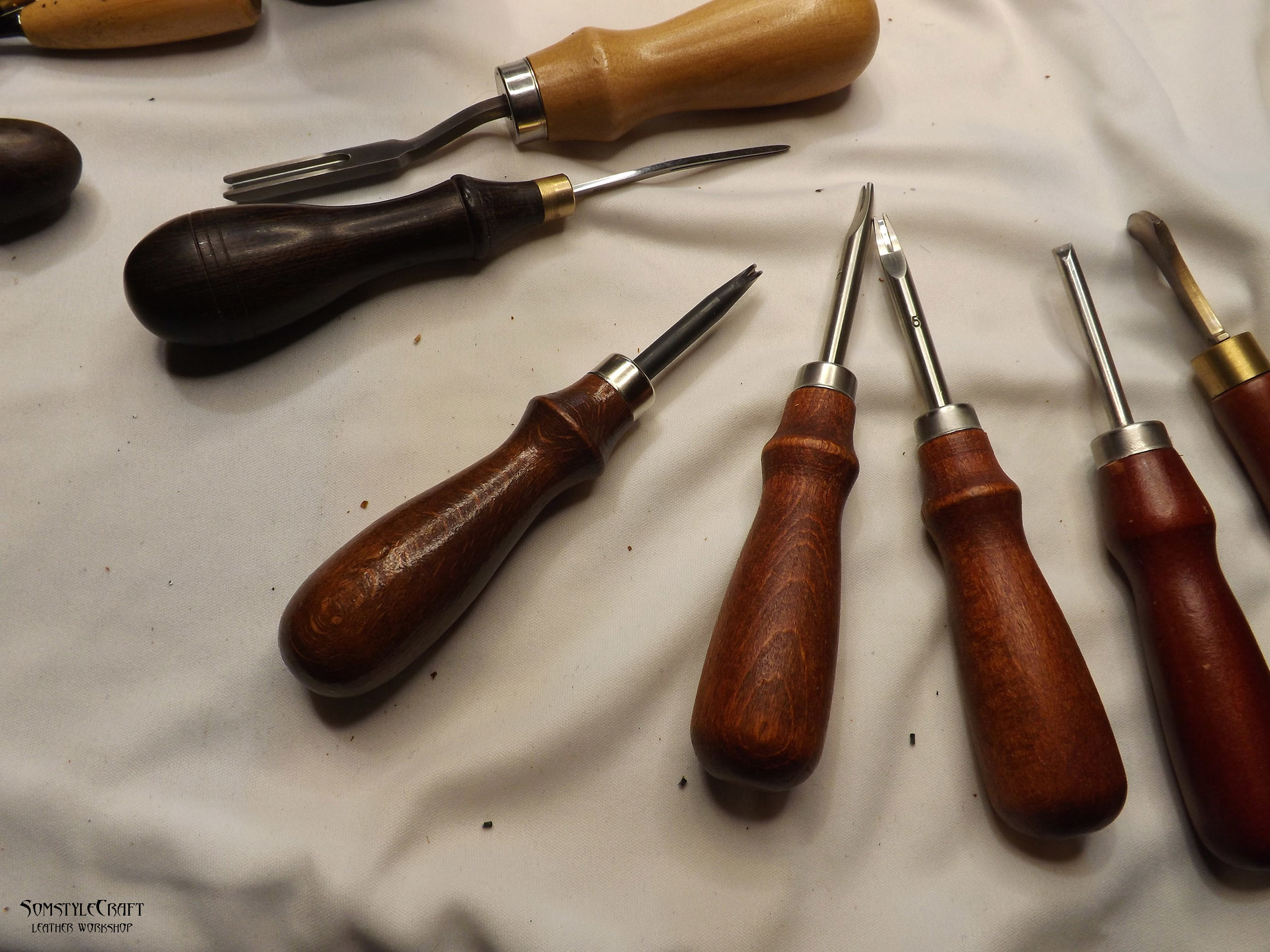 Джентльменский набор начинающего скорняка или основные инструменты для обработки кожи