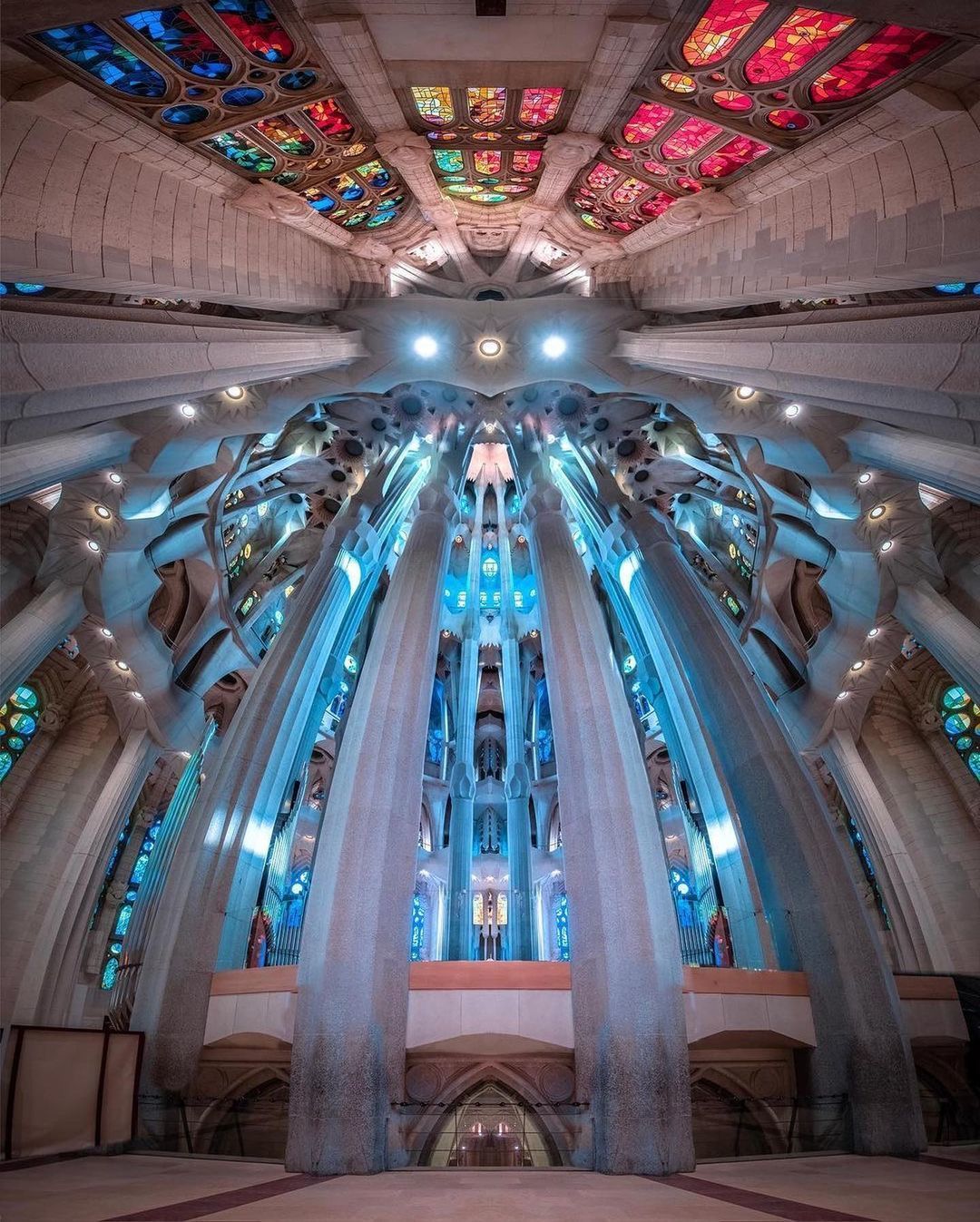 Интерьер Gaudi Sagrada Familia, Барселона | Пикабу