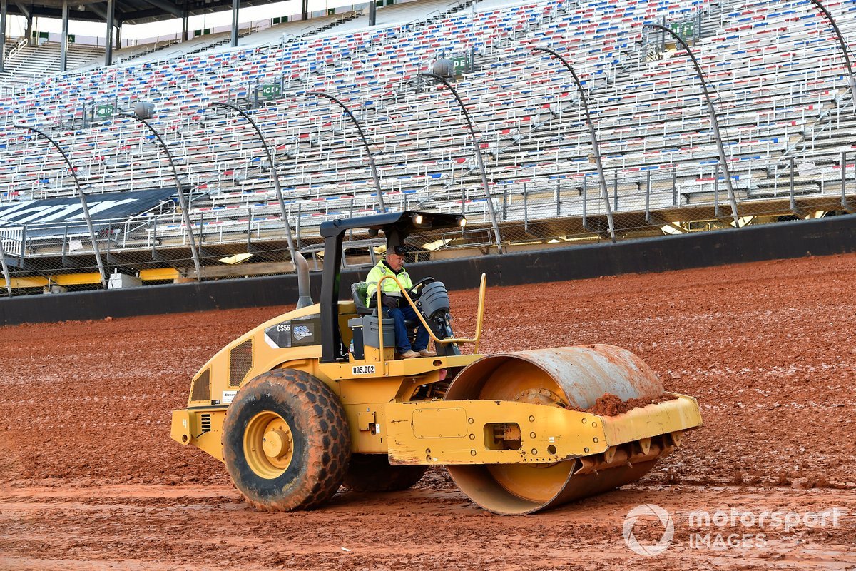 Грязные гонки или как NASCAR решила вернуться к истокам | Пикабу