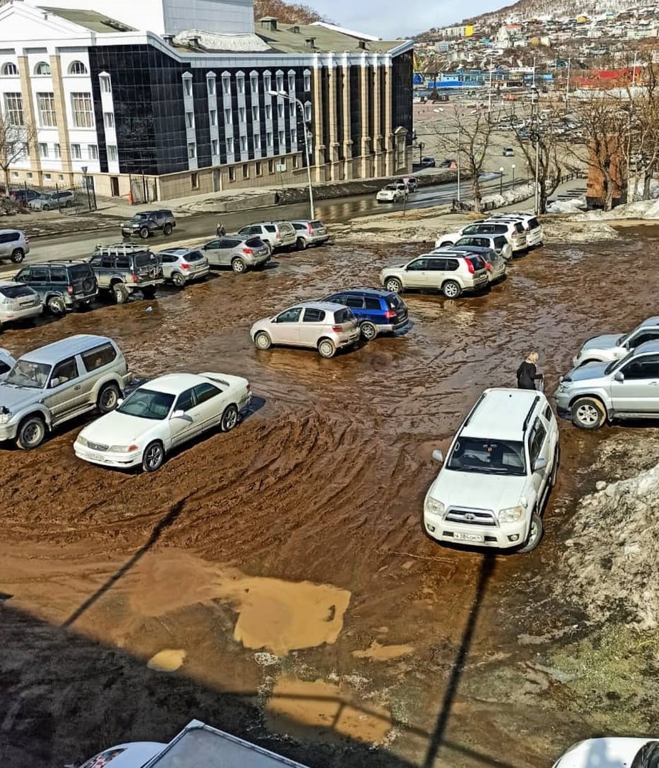 Парковка мечты в центре краевой столицы Камчатки | Пикабу