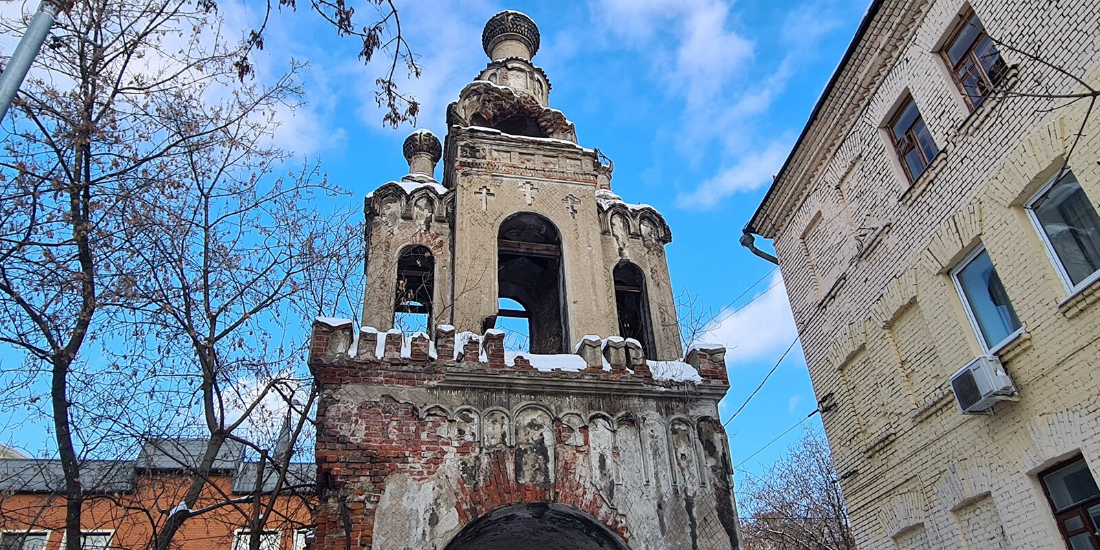 Старинная колокольня на Бауманской и комплекс Симонова монастыря: памятники  архитектуры готовят к реставрации | Пикабу