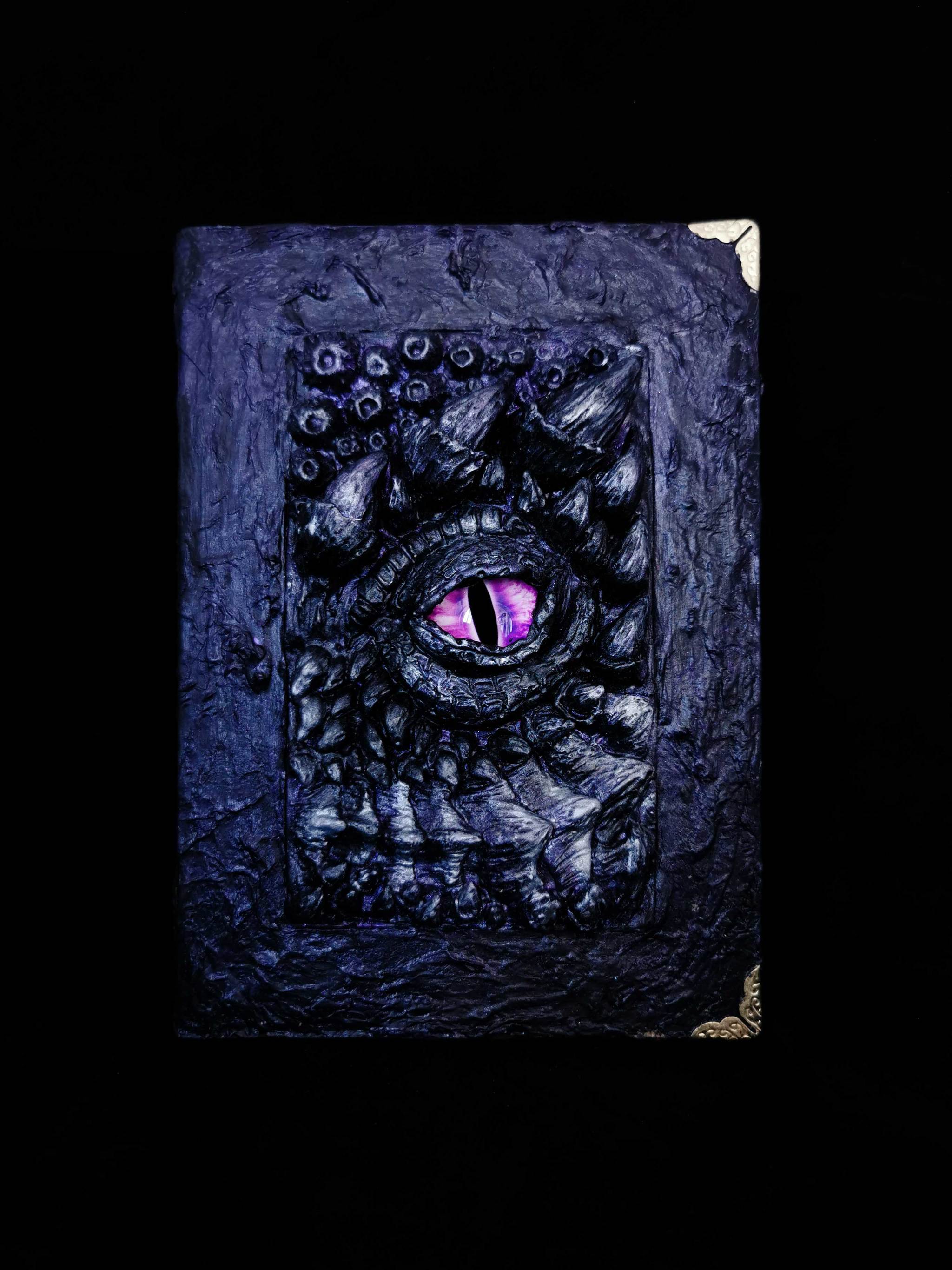 Фиолетовый глаз дракона