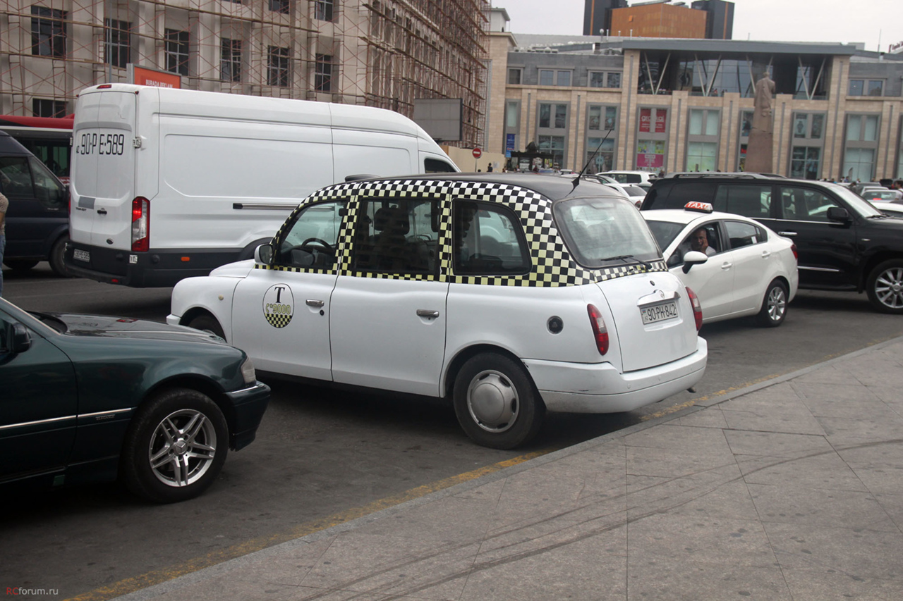 Такси с боку. Такси в Баку. Лондонское такси в Азербайджане. Такси в азербайджане