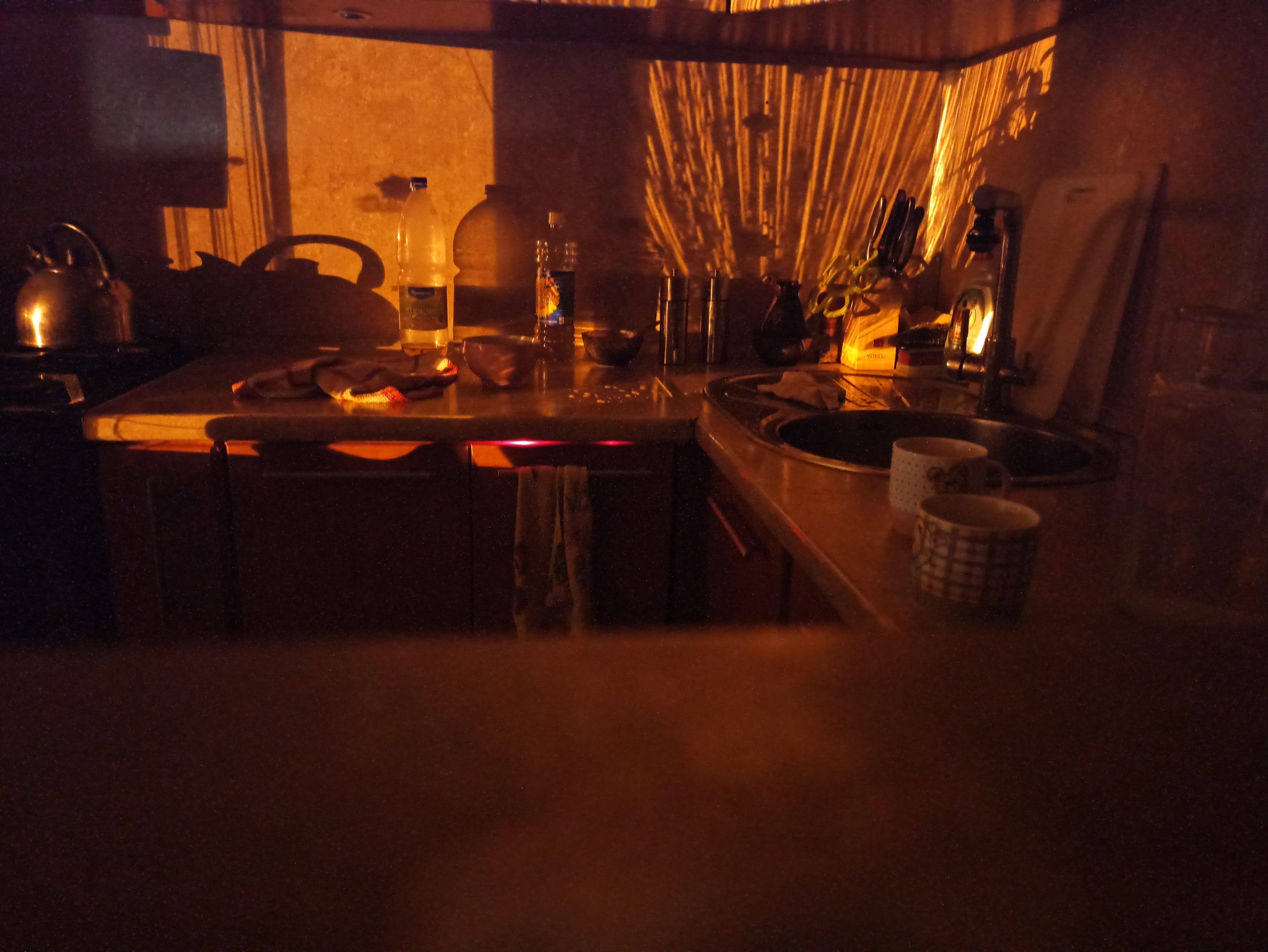 Клип ночью на кухне