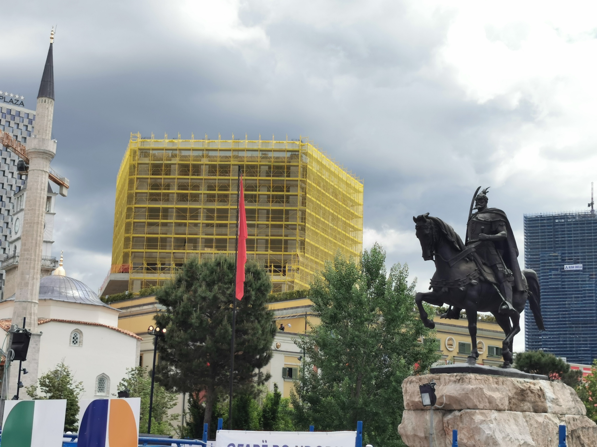Тирана | Пикабу