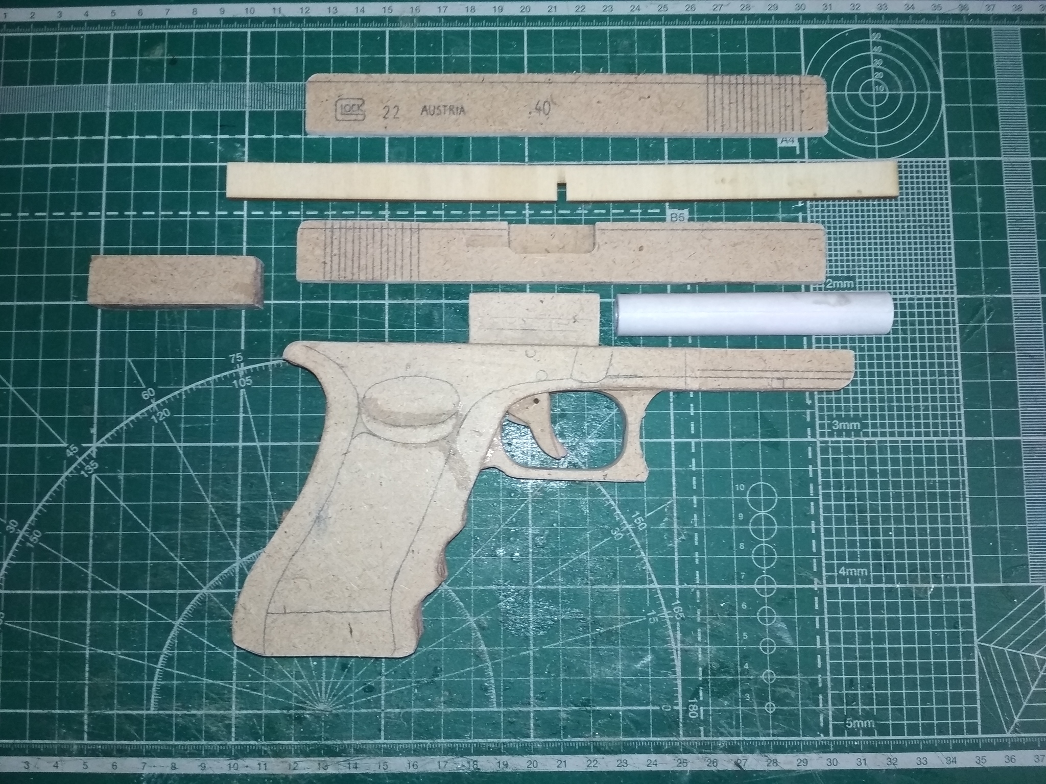 Как сделать пистолет из бумаги который стреляет