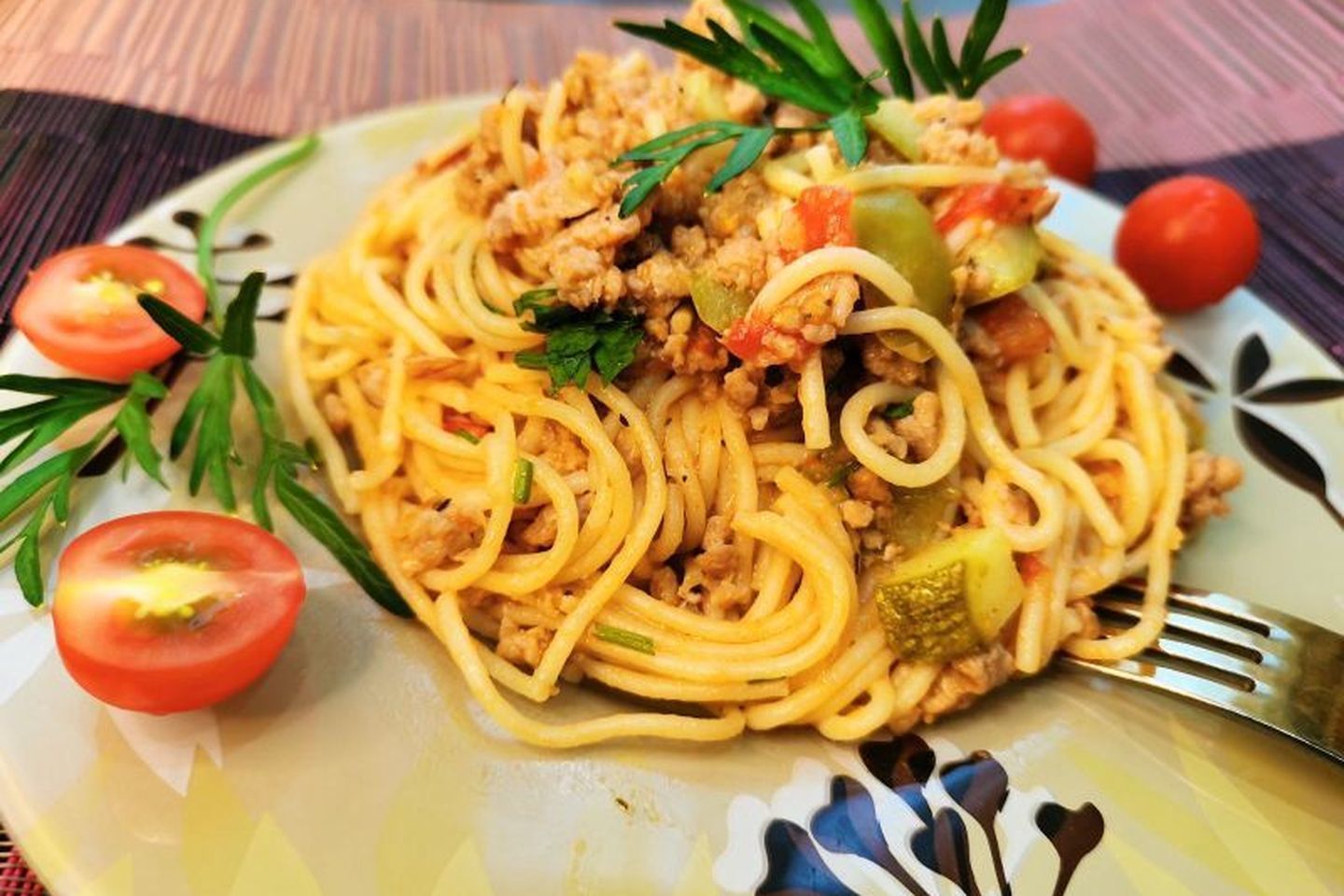 Спагетти с курицей в духовке (без варки)