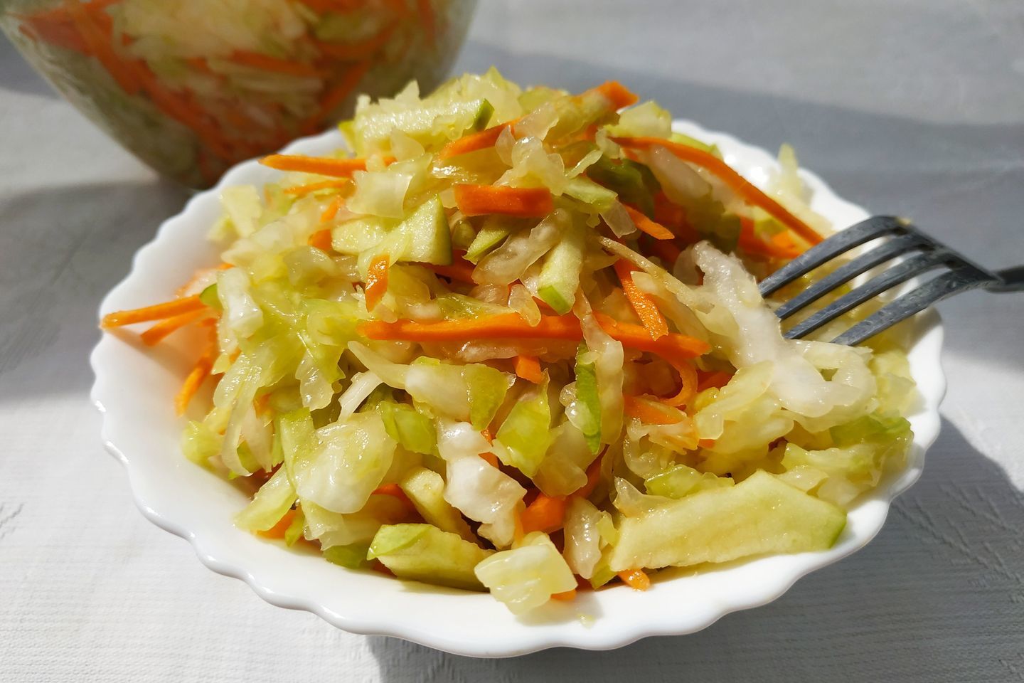 Салат Витаминный из свежей капусты с морковью - калорийность, состав, описание - баштрен.рф