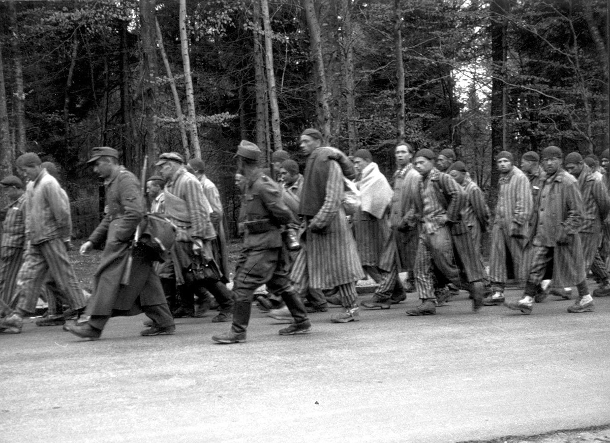 В Лондоне проходит выставка посвященная «недооцененным и малоизученным»  нацистским «маршам смерти» | Пикабу