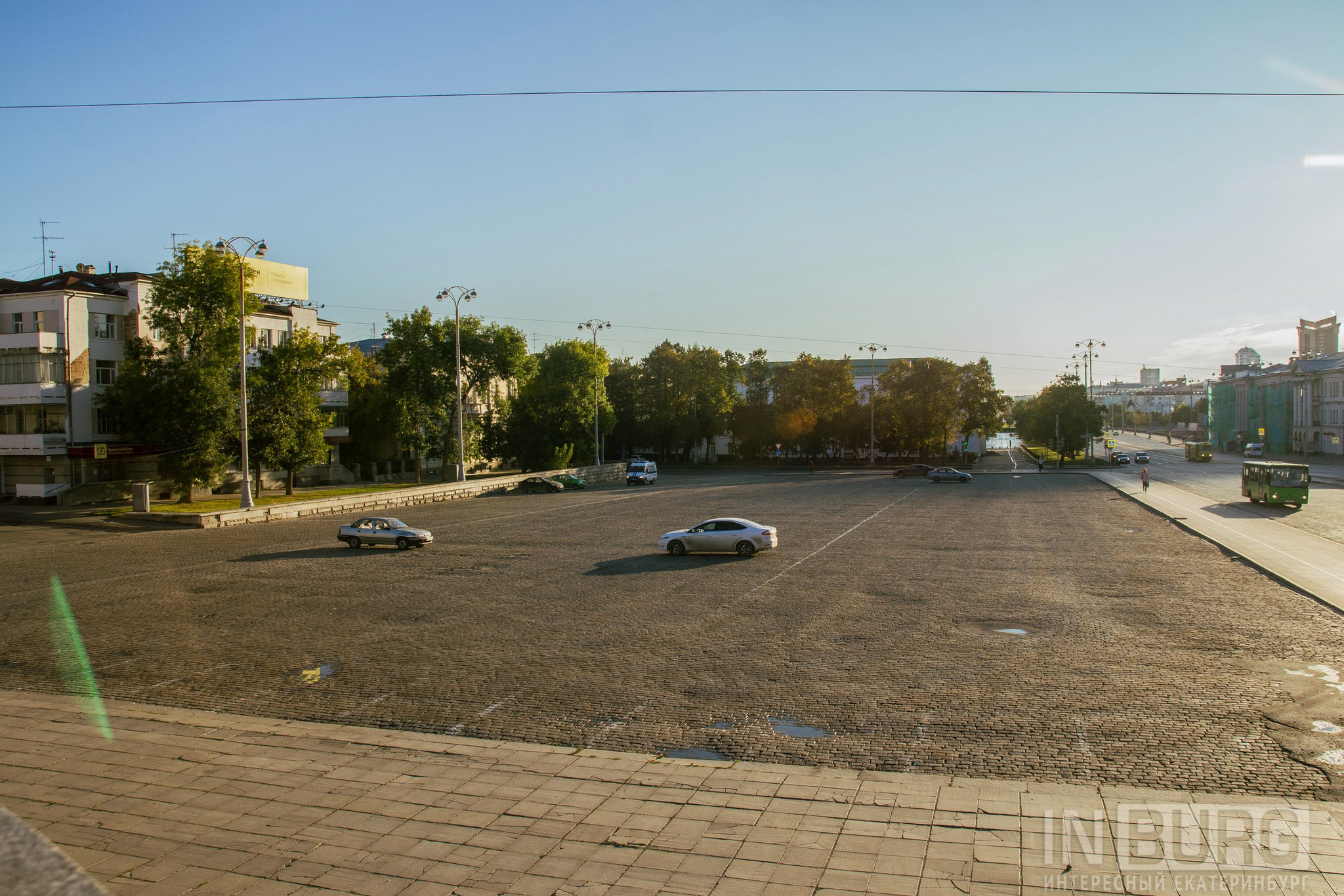 В Екатеринбурге парковку в центре города превратили в сквер | Пикабу